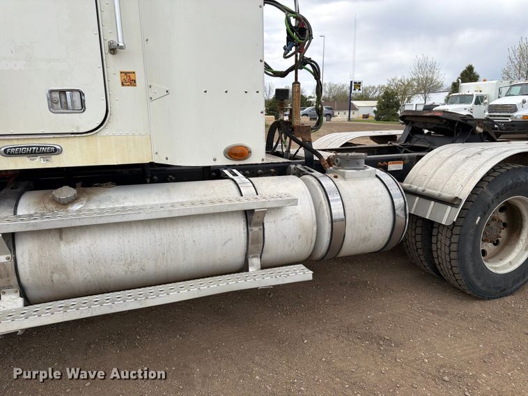 image for item FK0162 2010 Freightliner FLD120 semi truck