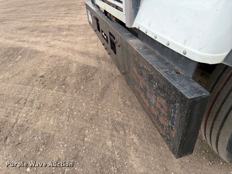 image for item FK0162 2010 Freightliner FLD120 semi truck