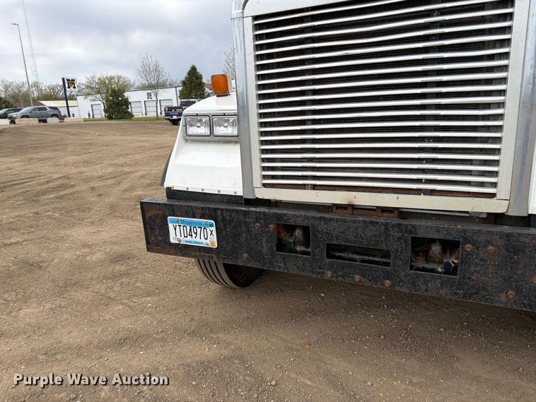 image for item FK0162 2010 Freightliner FLD120 semi truck