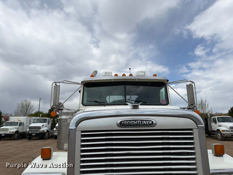 image for item FK0162 2010 Freightliner FLD120 semi truck