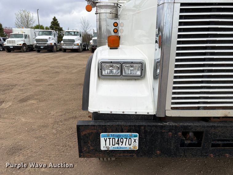 image for item FK0162 2010 Freightliner FLD120 semi truck