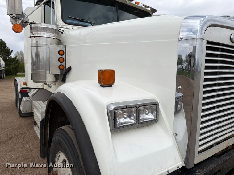 image for item FK0162 2010 Freightliner FLD120 semi truck