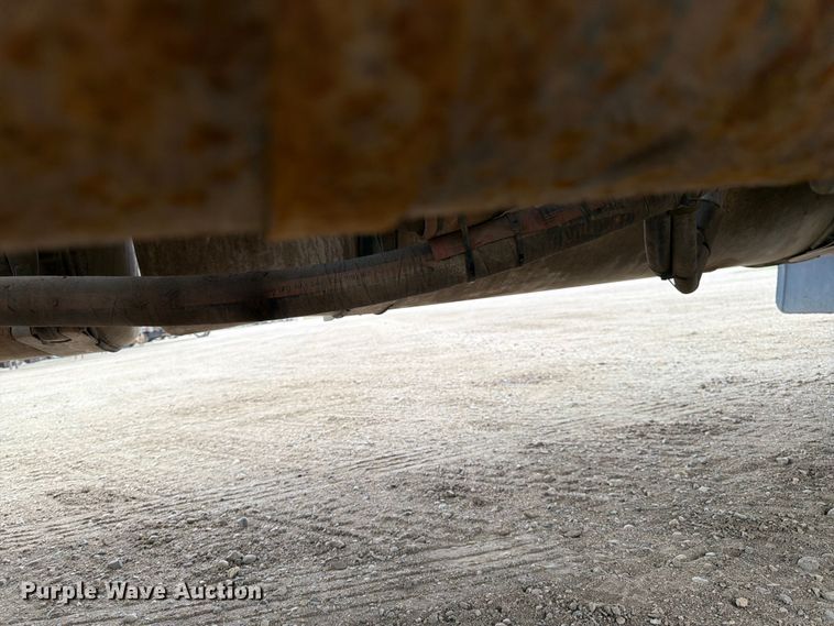 image for item FK0162 2010 Freightliner FLD120 semi truck