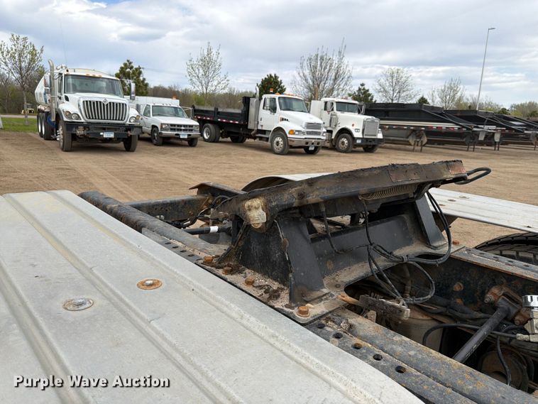 image for item FK0162 2010 Freightliner FLD120 semi truck