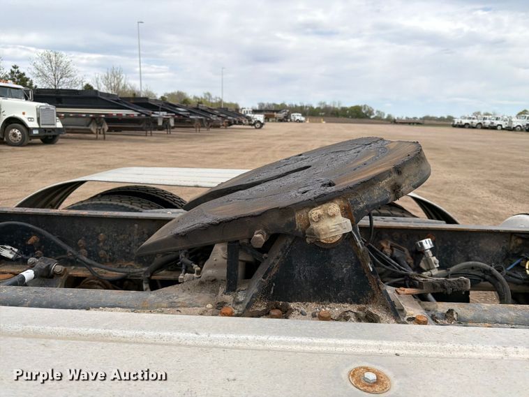 image for item FK0162 2010 Freightliner FLD120 semi truck