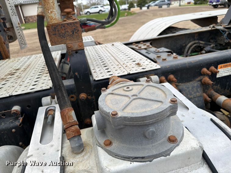 image for item FK0162 2010 Freightliner FLD120 semi truck