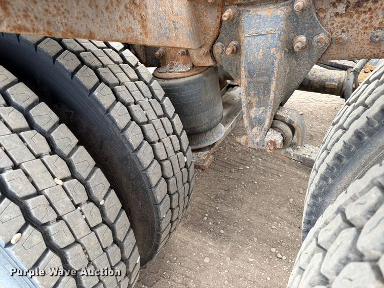 image for item FK0162 2010 Freightliner FLD120 semi truck