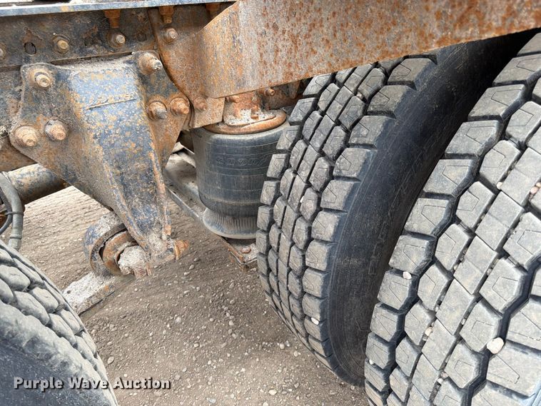 image for item FK0162 2010 Freightliner FLD120 semi truck