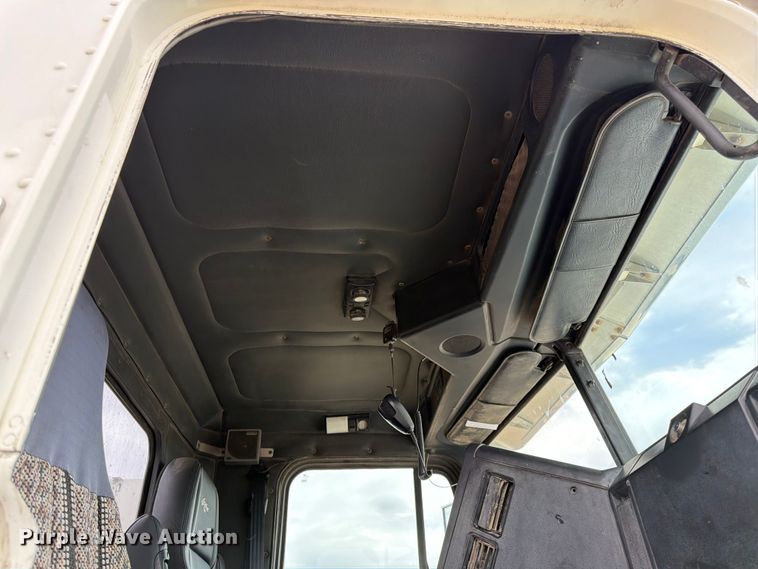 image for item FK0162 2010 Freightliner FLD120 semi truck