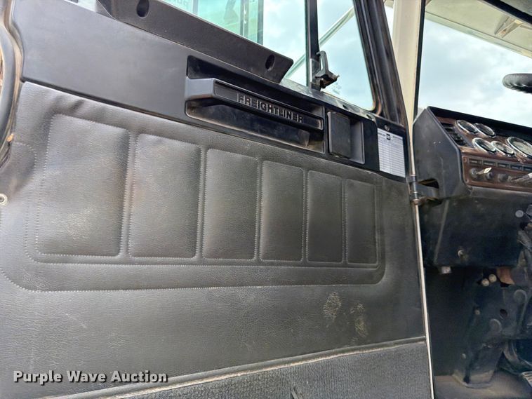 image for item FK0162 2010 Freightliner FLD120 semi truck