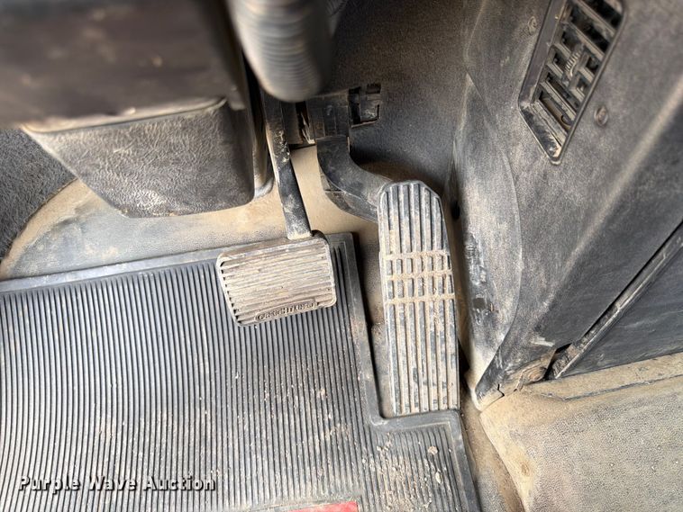 image for item FK0162 2010 Freightliner FLD120 semi truck