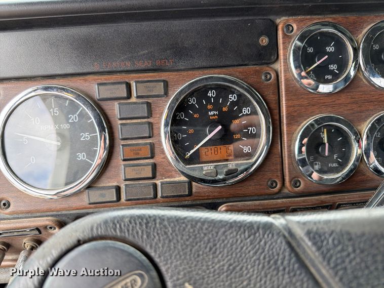 image for item FK0162 2010 Freightliner FLD120 semi truck
