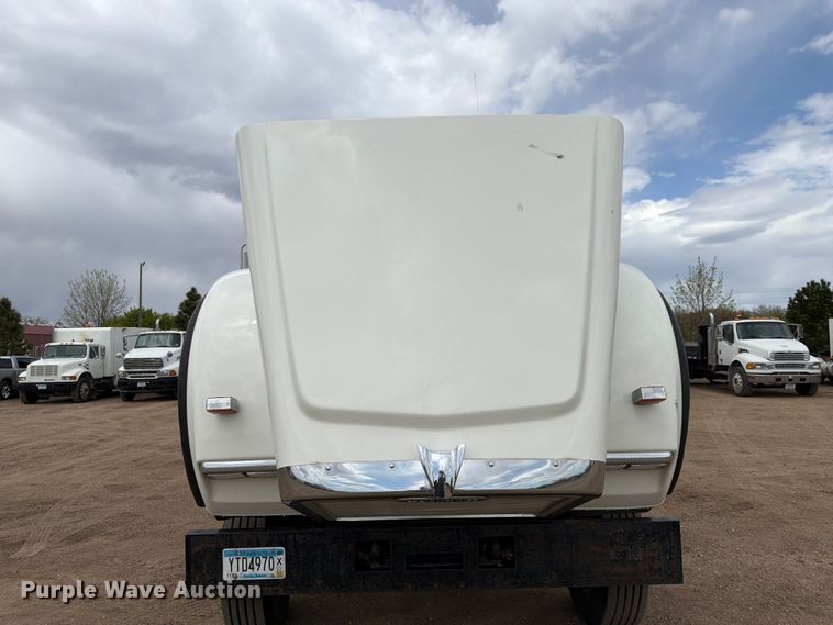 image for item FK0162 2010 Freightliner FLD120 semi truck
