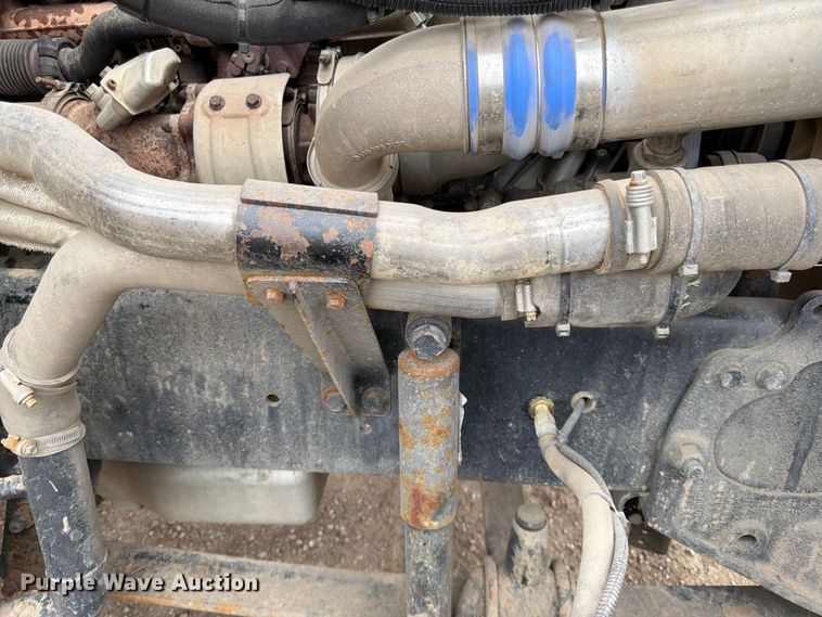 image for item FK0162 2010 Freightliner FLD120 semi truck
