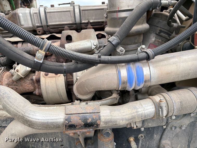 image for item FK0162 2010 Freightliner FLD120 semi truck