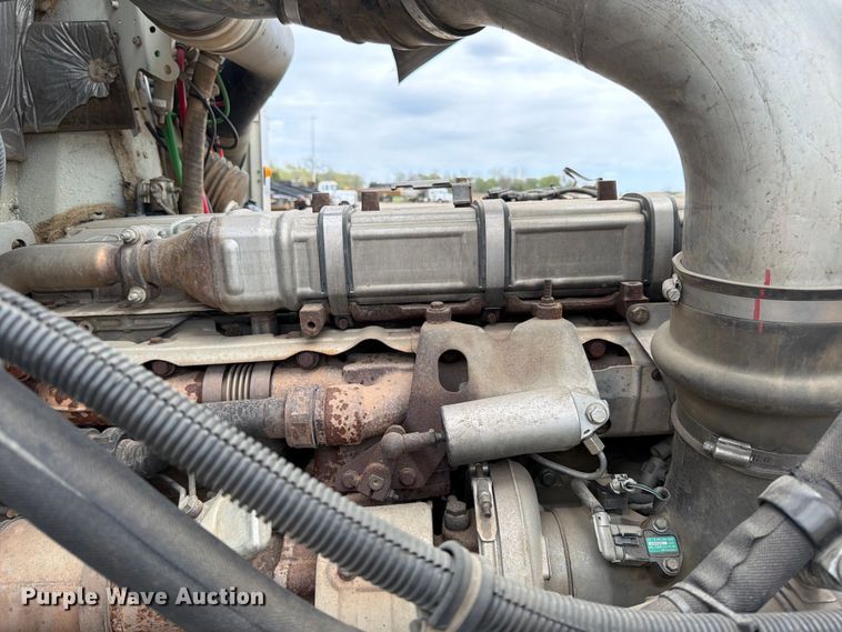 image for item FK0162 2010 Freightliner FLD120 semi truck