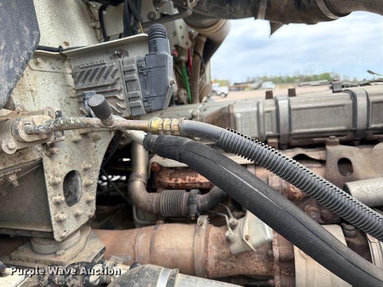 image for item FK0162 2010 Freightliner FLD120 semi truck