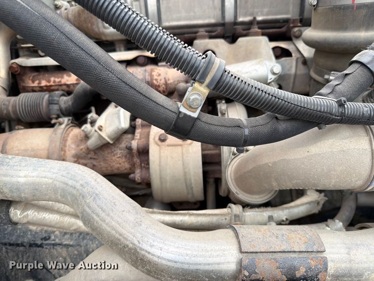 image for item FK0162 2010 Freightliner FLD120 semi truck
