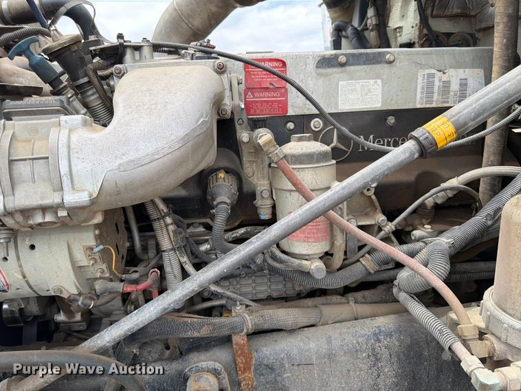 image for item FK0162 2010 Freightliner FLD120 semi truck