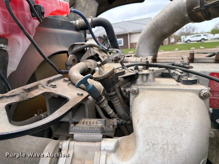 image for item FK0162 2010 Freightliner FLD120 semi truck
