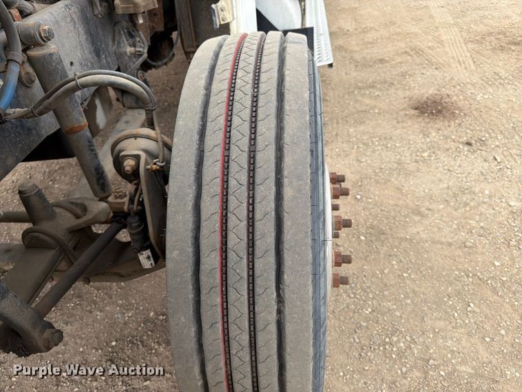 image for item FK0162 2010 Freightliner FLD120 semi truck