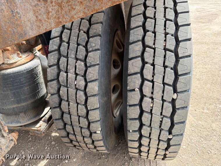 image for item FK0162 2010 Freightliner FLD120 semi truck