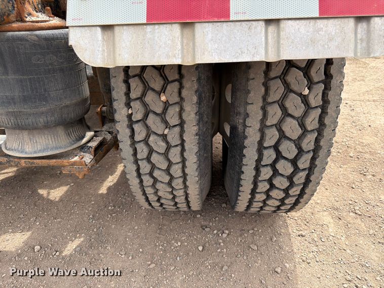 image for item FK0162 2010 Freightliner FLD120 semi truck
