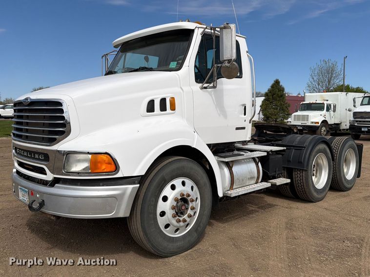 image for item FK0164 2003 Sterling A9500 semi truck