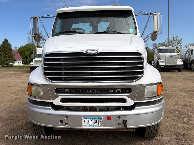 image for item FK0164 2003 Sterling A9500 semi truck