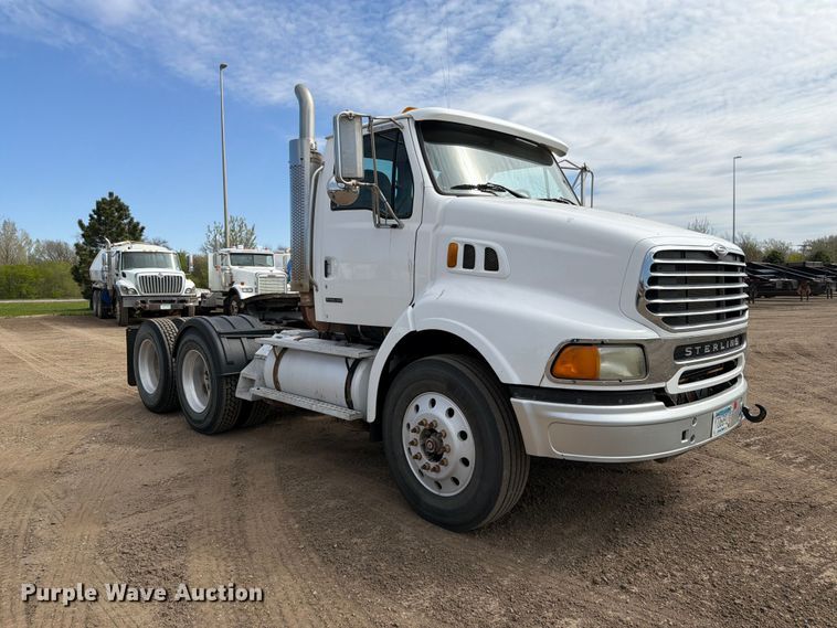 image for item FK0164 2003 Sterling A9500 semi truck