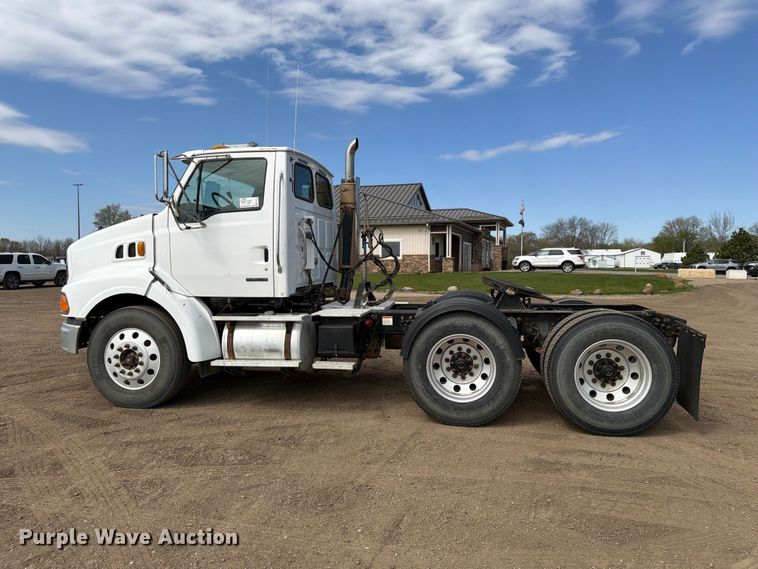image for item FK0164 2003 Sterling A9500 semi truck