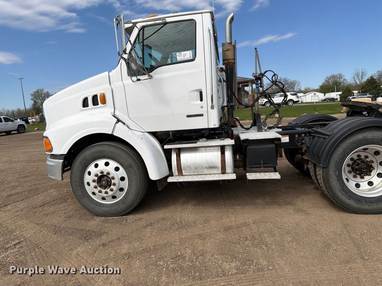 image for item FK0164 2003 Sterling A9500 semi truck