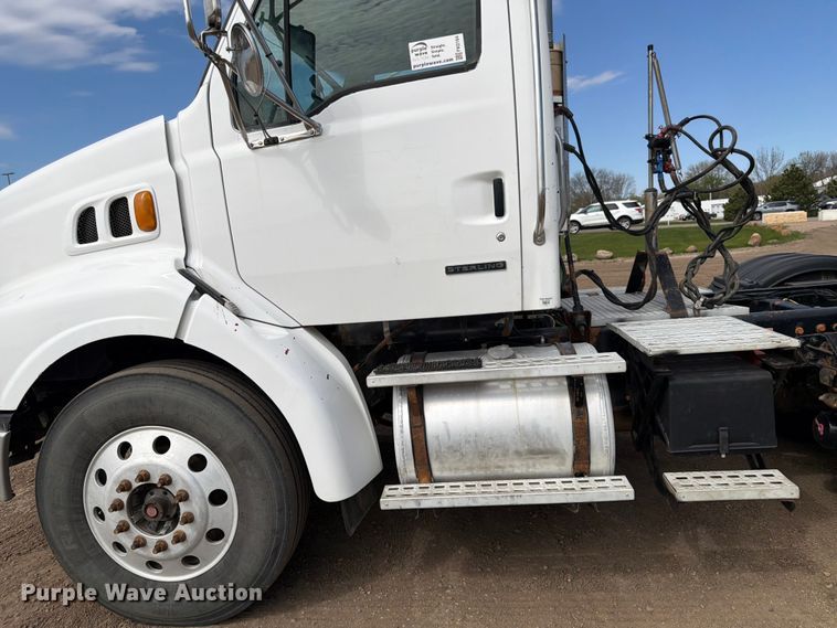 image for item FK0164 2003 Sterling A9500 semi truck