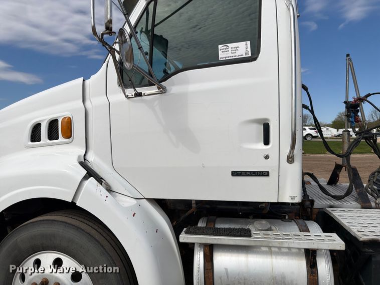 image for item FK0164 2003 Sterling A9500 semi truck