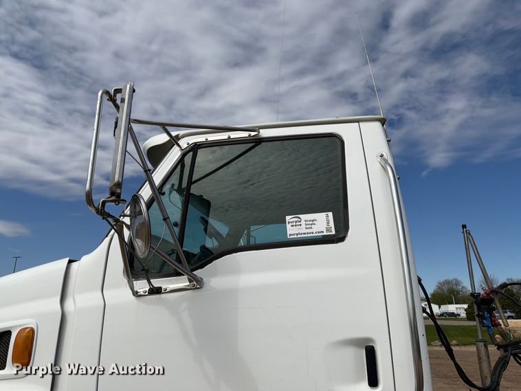 image for item FK0164 2003 Sterling A9500 semi truck