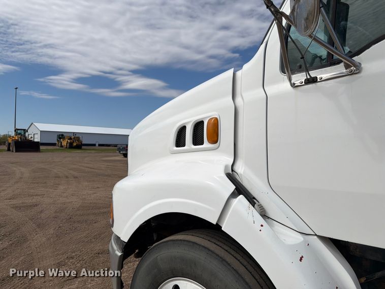 image for item FK0164 2003 Sterling A9500 semi truck