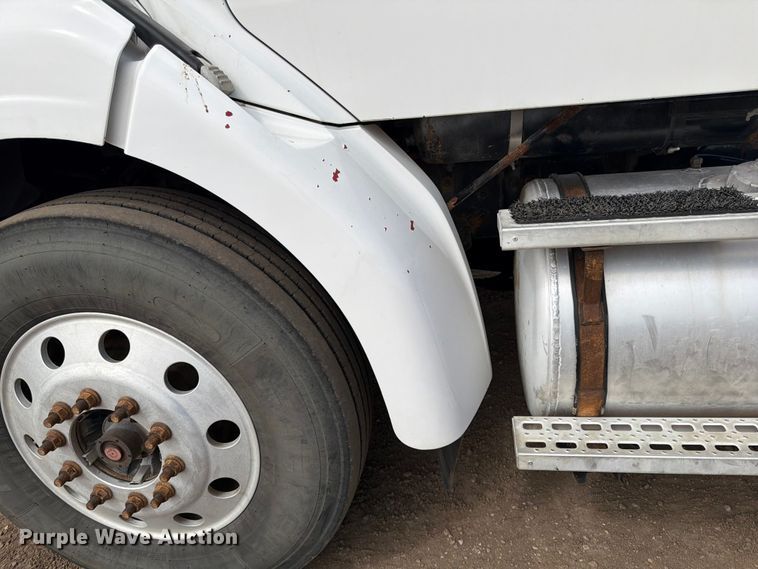 image for item FK0164 2003 Sterling A9500 semi truck