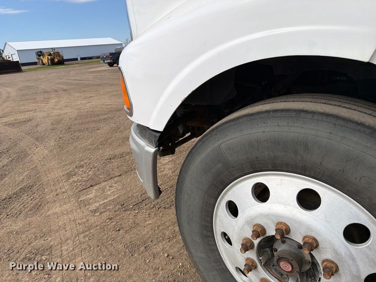 image for item FK0164 2003 Sterling A9500 semi truck