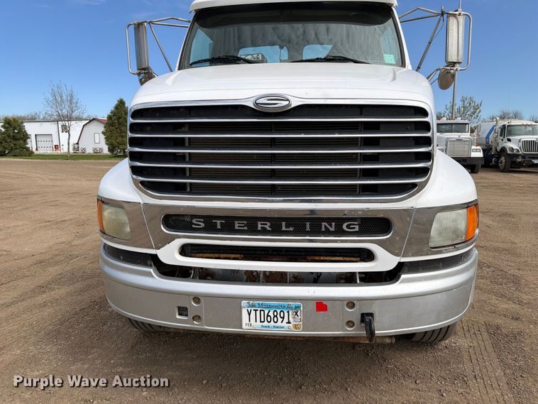 image for item FK0164 2003 Sterling A9500 semi truck