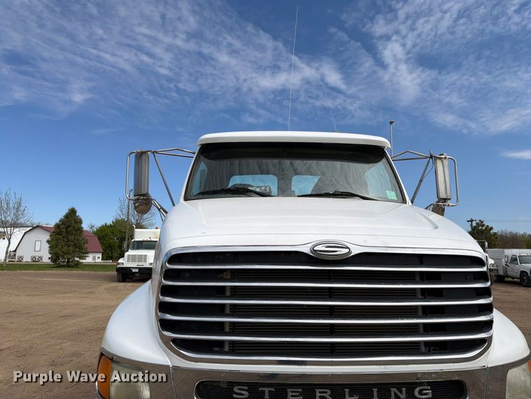 image for item FK0164 2003 Sterling A9500 semi truck
