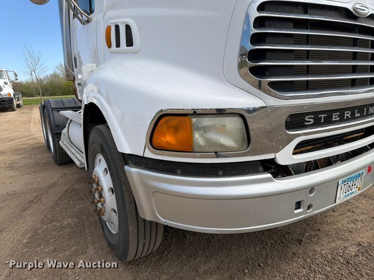 image for item FK0164 2003 Sterling A9500 semi truck
