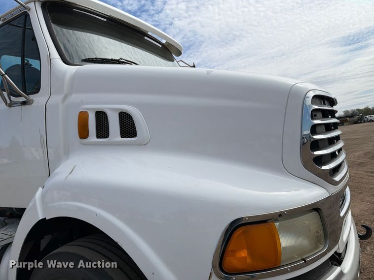 image for item FK0164 2003 Sterling A9500 semi truck