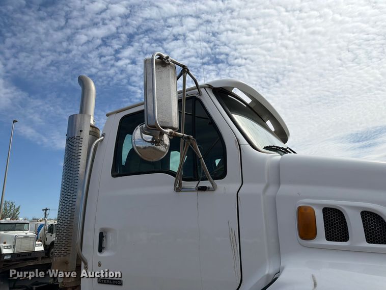 image for item FK0164 2003 Sterling A9500 semi truck