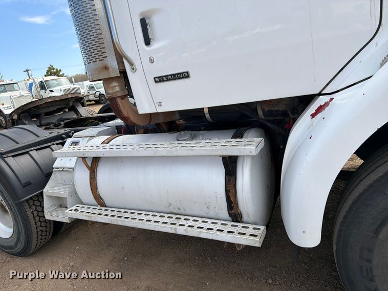 image for item FK0164 2003 Sterling A9500 semi truck