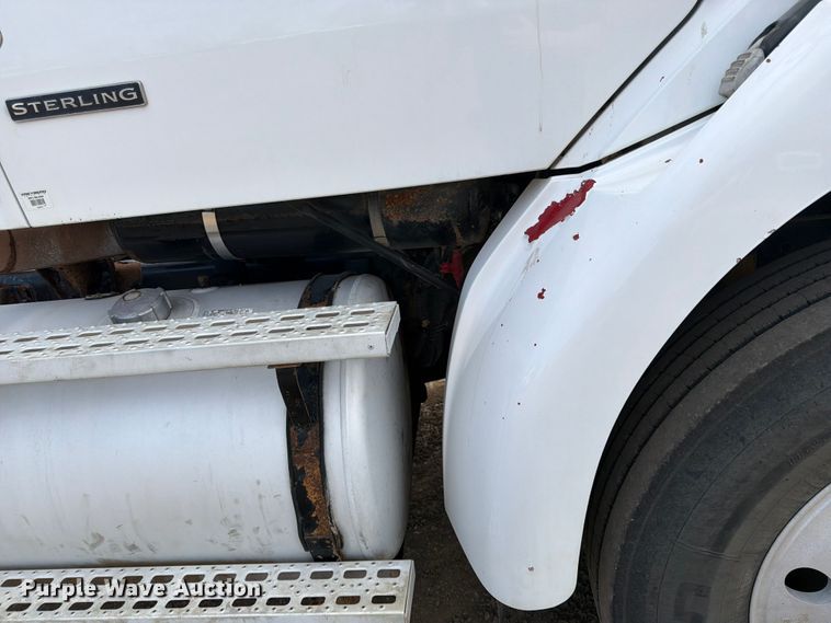 image for item FK0164 2003 Sterling A9500 semi truck