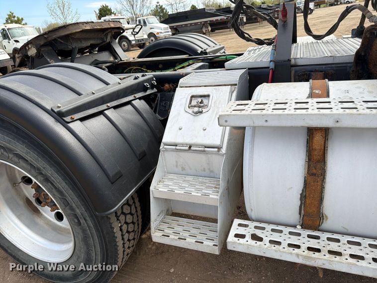 image for item FK0164 2003 Sterling A9500 semi truck