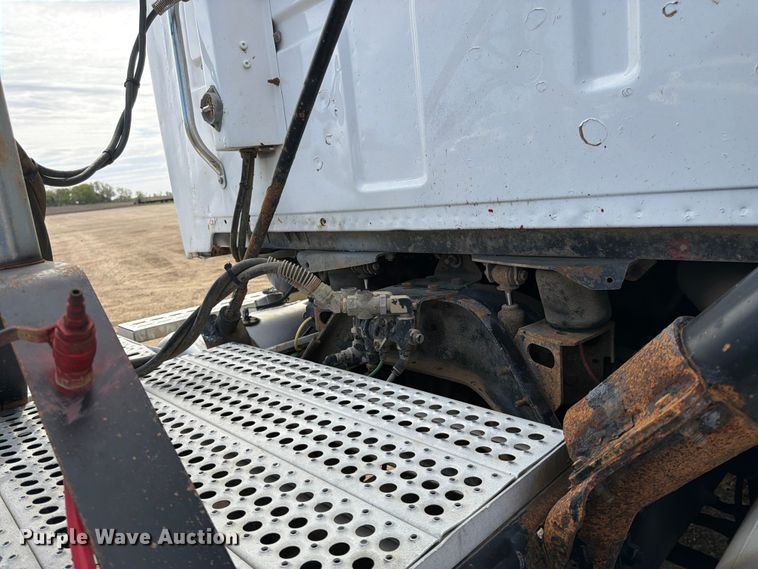 image for item FK0164 2003 Sterling A9500 semi truck