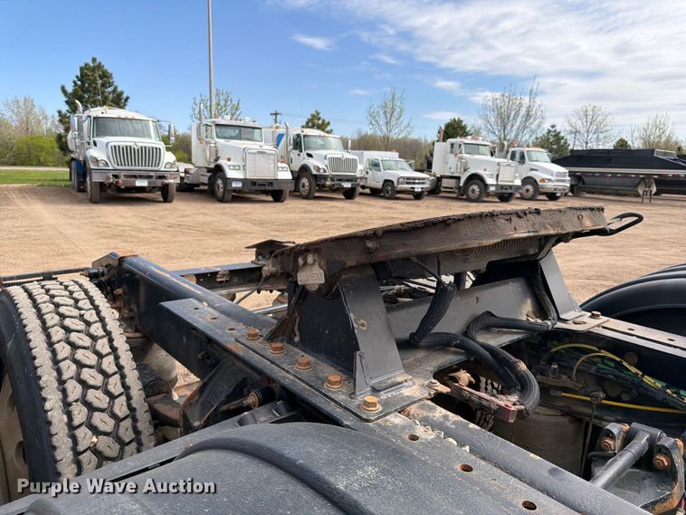 image for item FK0164 2003 Sterling A9500 semi truck