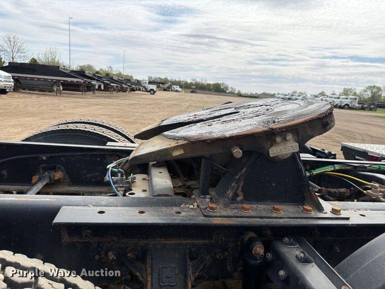 image for item FK0164 2003 Sterling A9500 semi truck