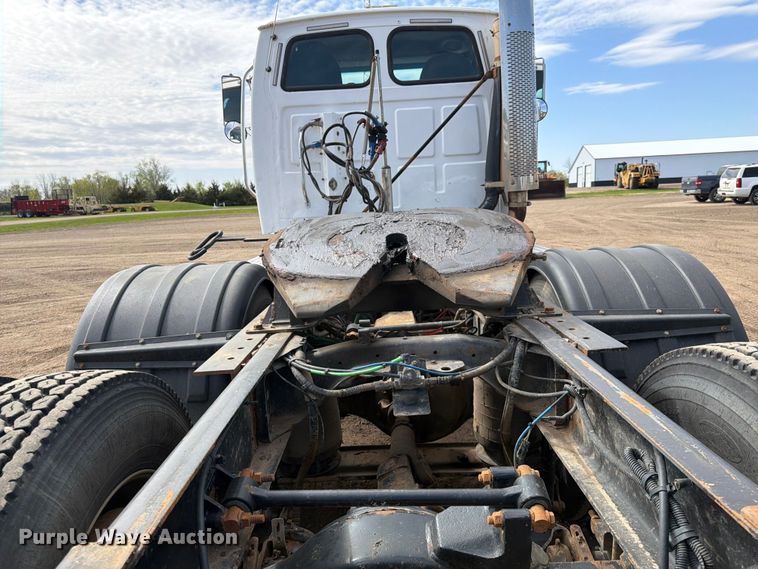 image for item FK0164 2003 Sterling A9500 semi truck